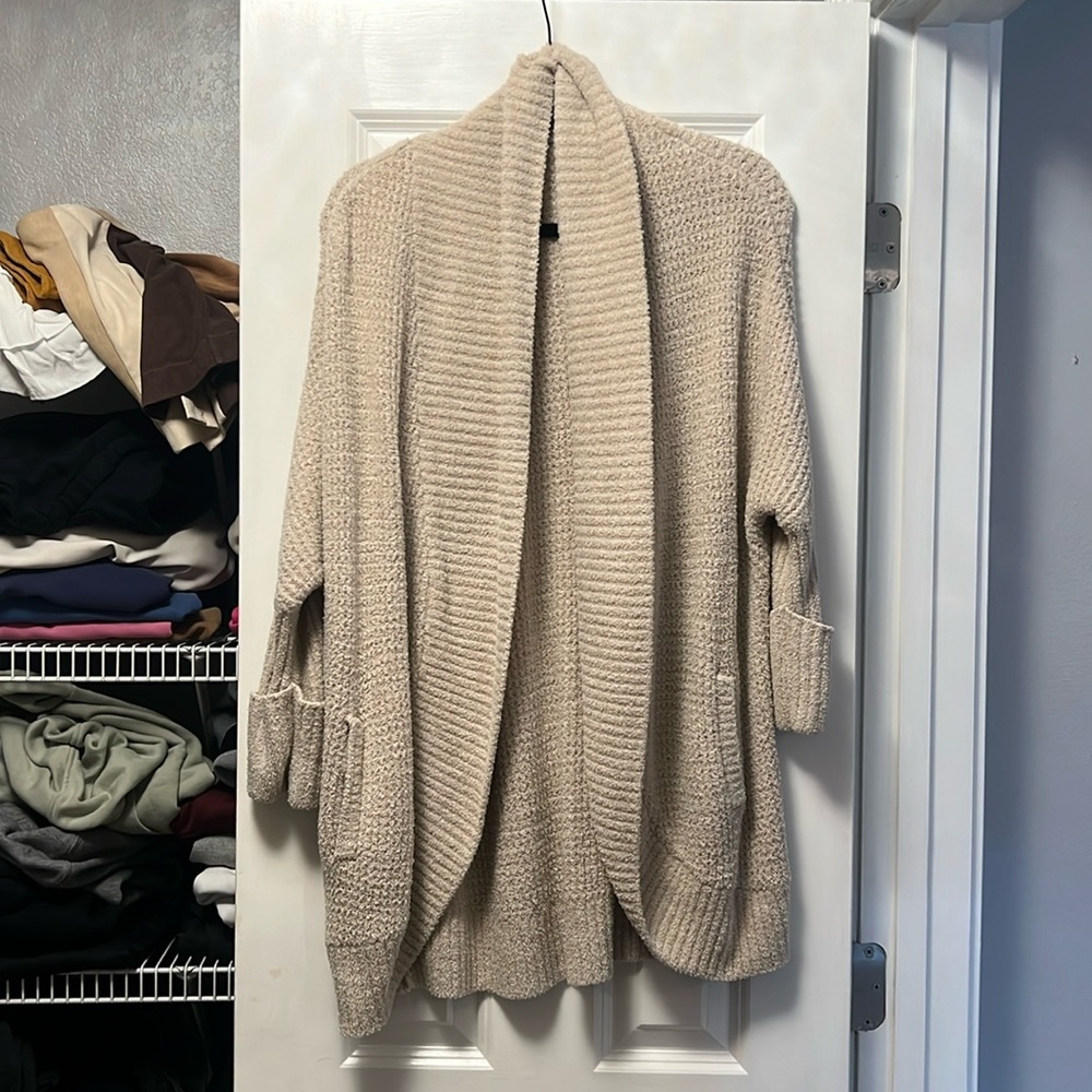 never worn barefoot dreams cardigan